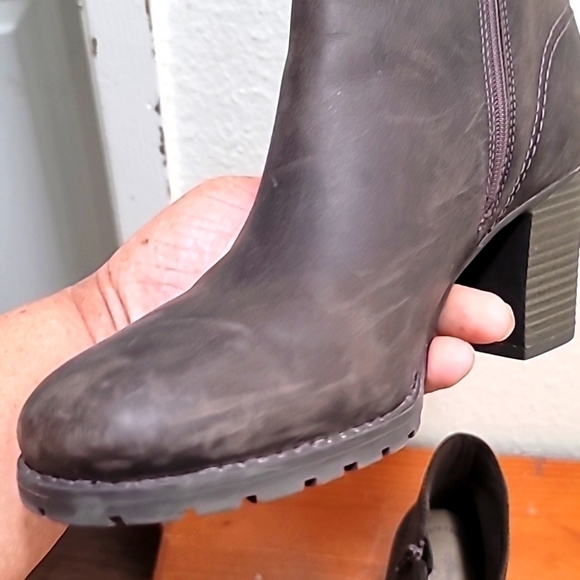 CLARK WOMEN'S VERANO BLOCK HEEL ANKLE BOOTS DISTTRESSED TAUPE LEATHER BROWN 9.5 - Picture 11 of 11